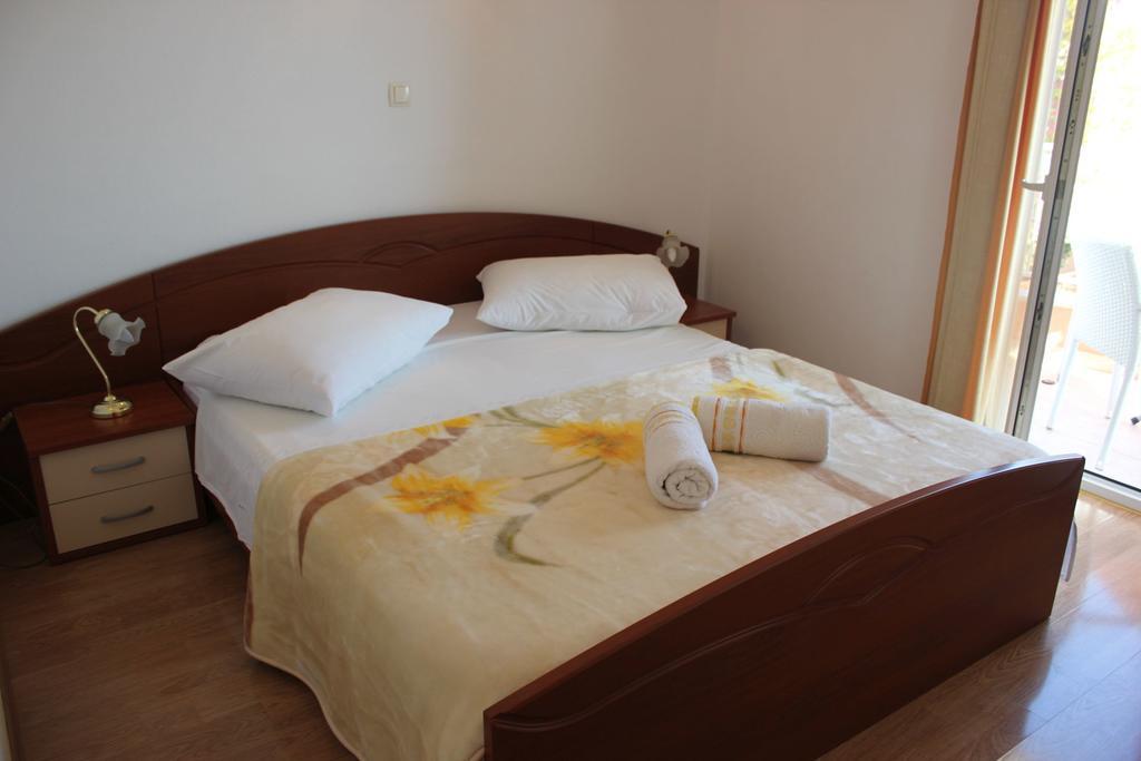 Apartments Lucija Seget Vranjica Exterior foto