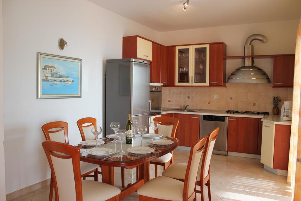 Apartments Lucija Seget Vranjica Exterior foto
